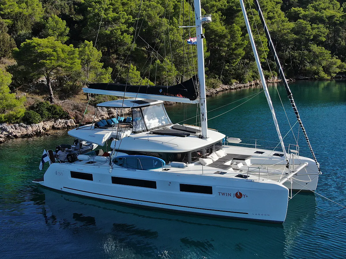 Lagoon 51