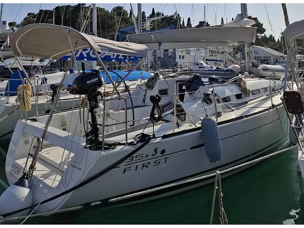 Beneteau First 35