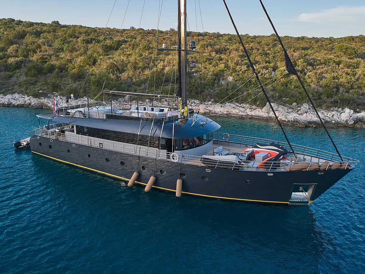 Luxury Sailing Yacht Rara Avis