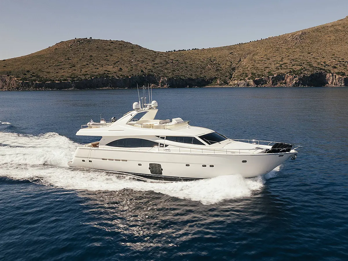 Ferretti 830