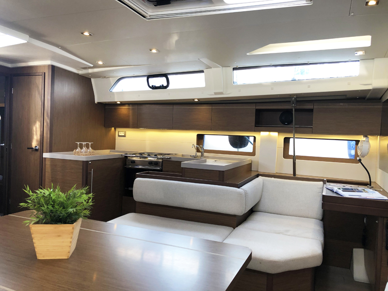 Salt Water (A/C - Generator - Inverter - 12 pax)