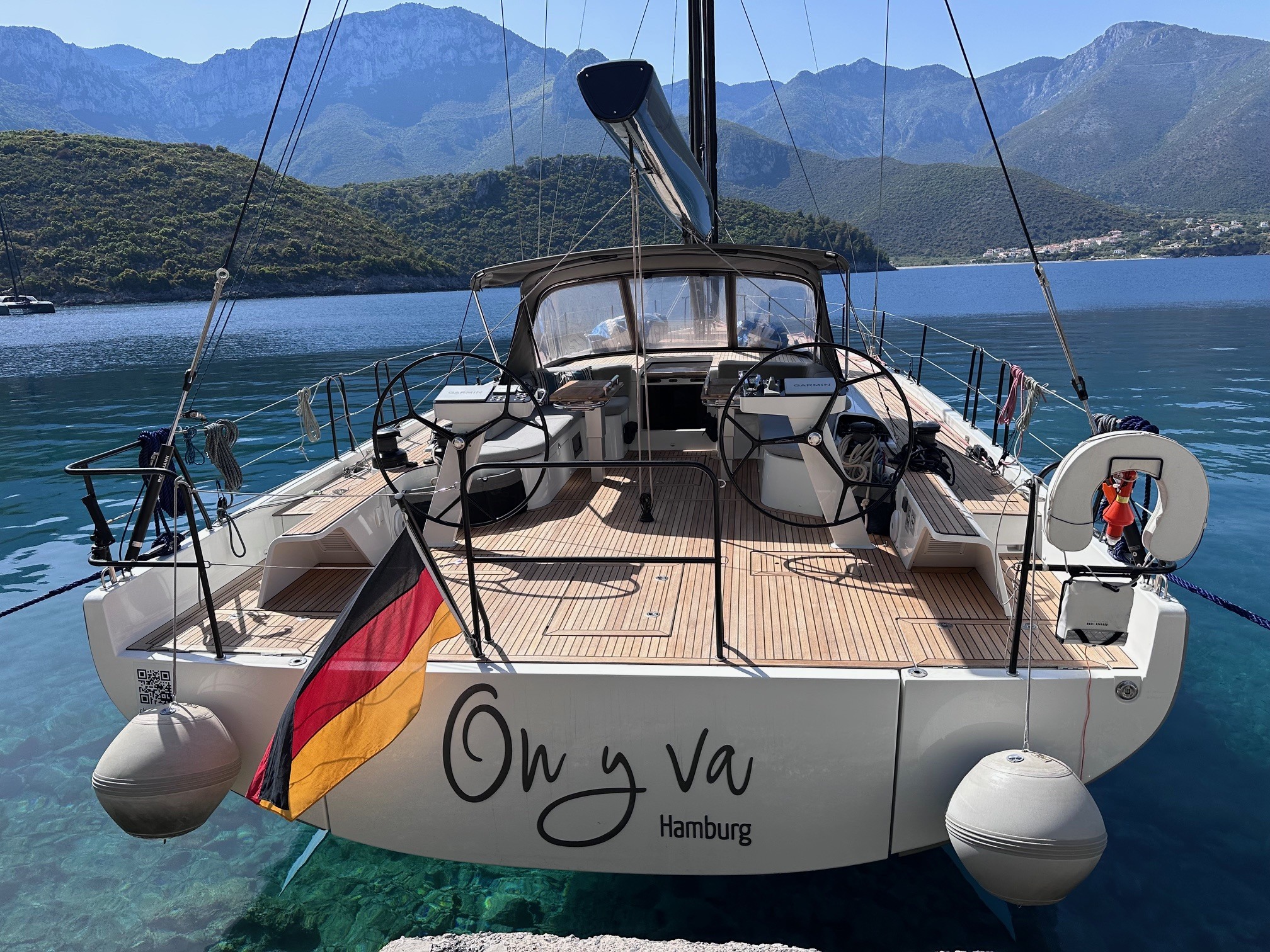 On Y Va - Skippered