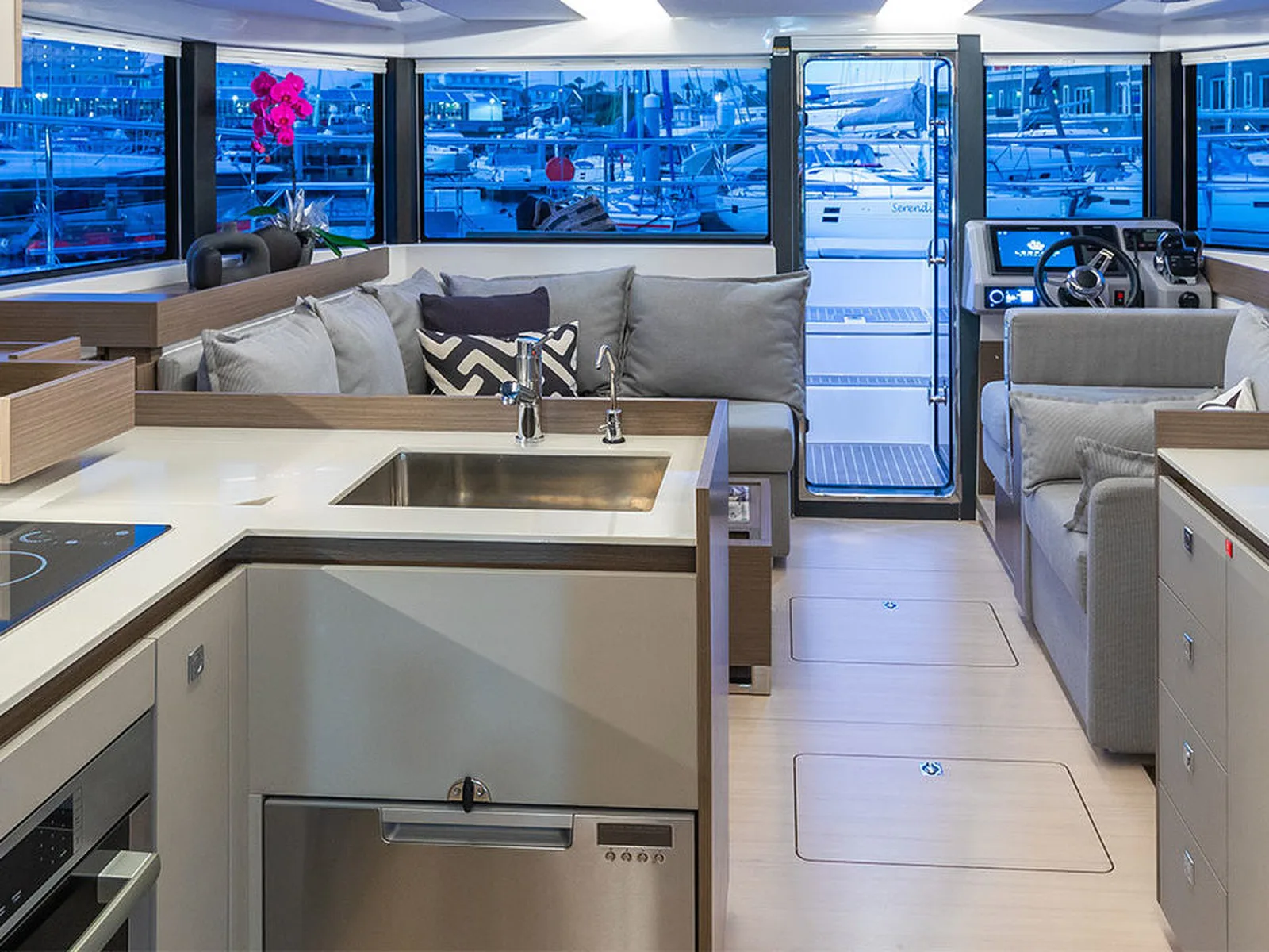 Moorings 403 PC Exclusive Plus