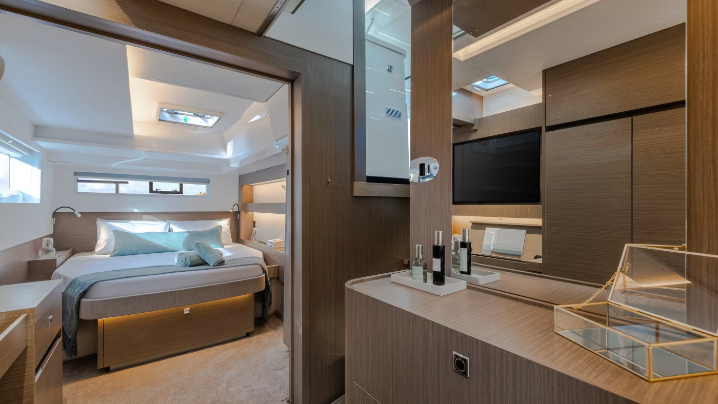 Moorings 5200 Exclusive Plus