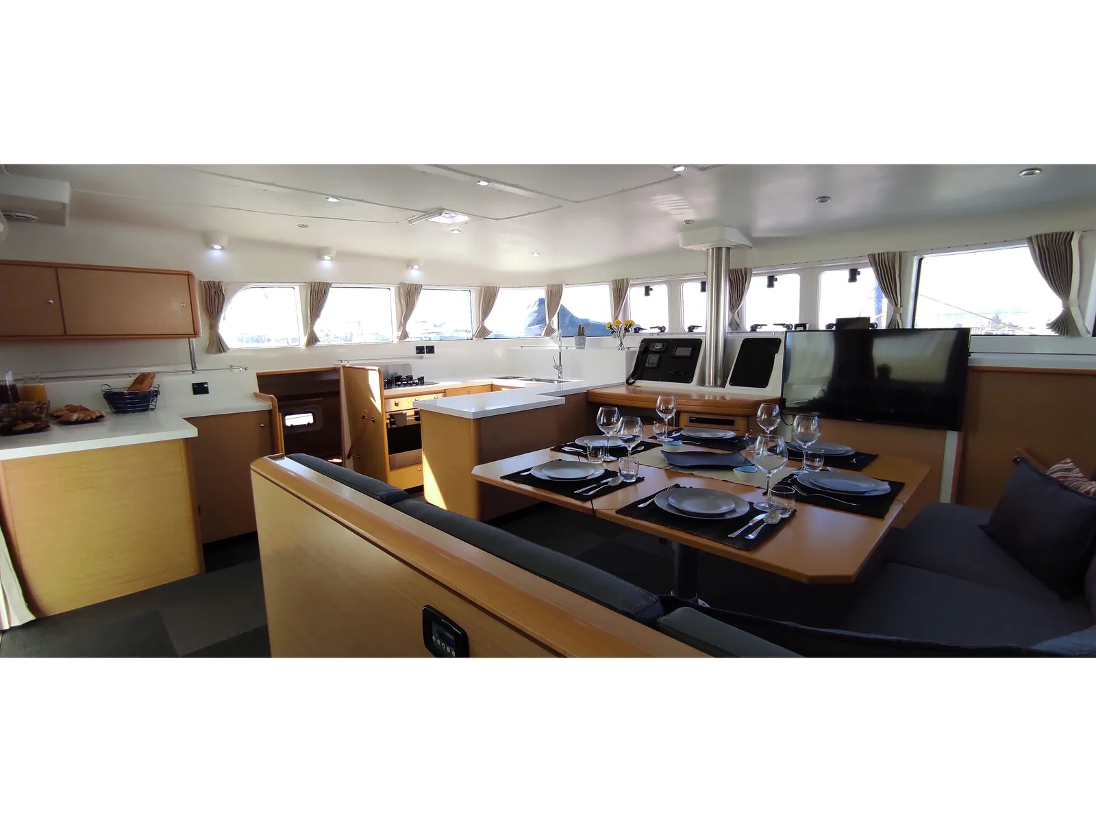 The Full House - (A/C - Generator - Refit 2021)