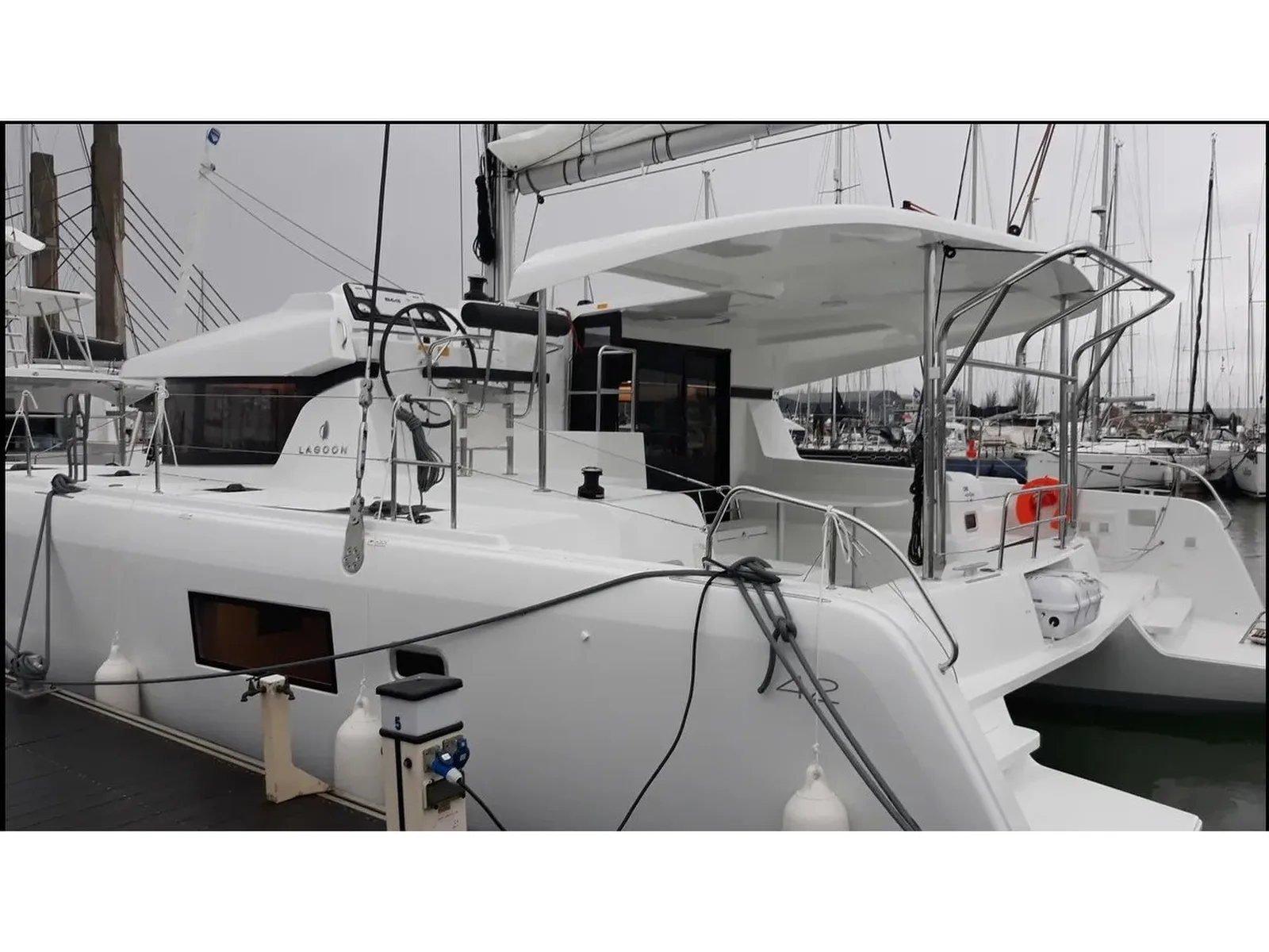 Lagoon 42 (2020) AM