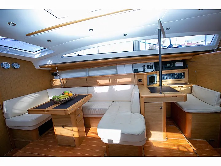 Jeanneau 57 2010