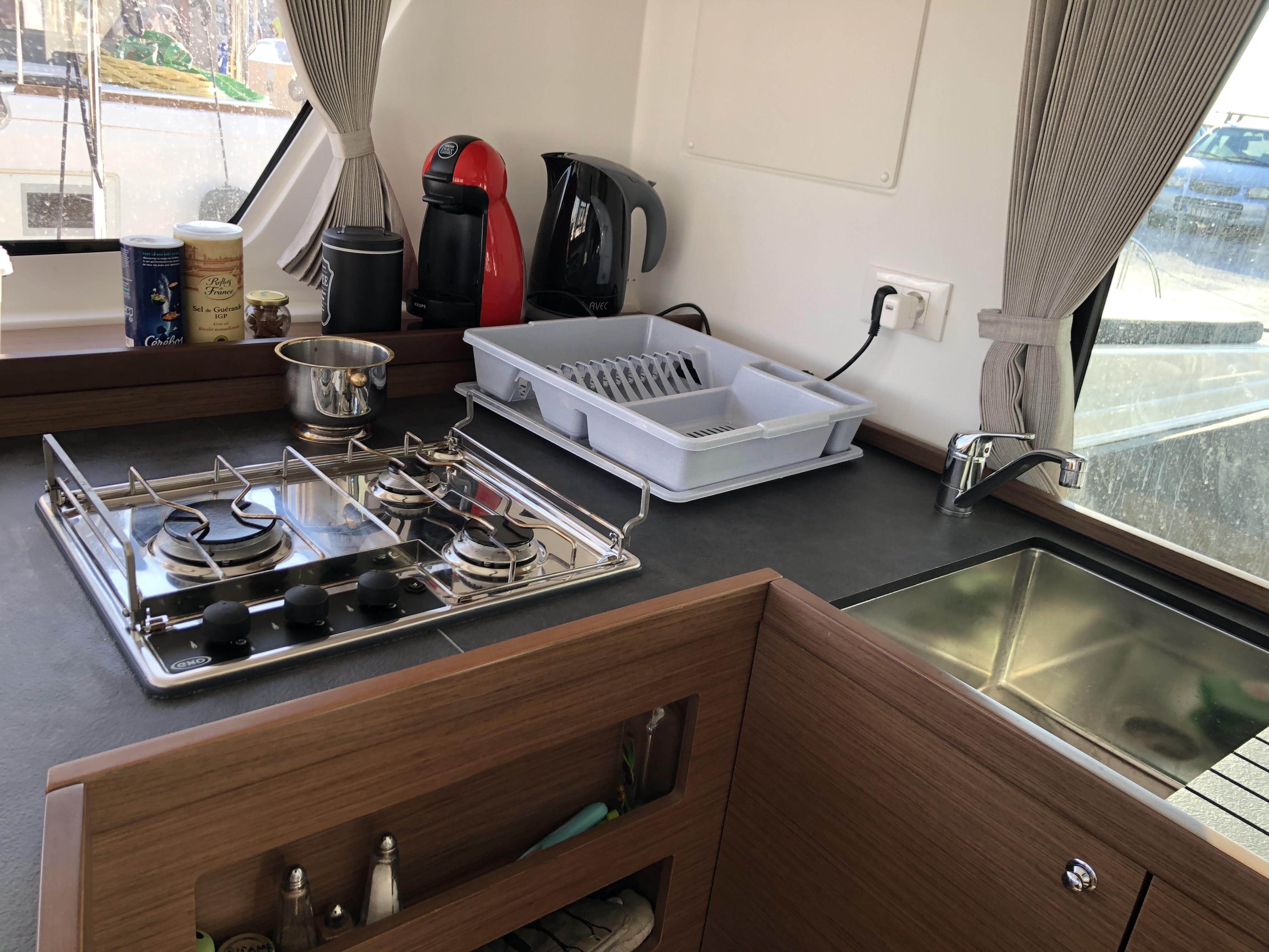 AKTIS (air condition, generator, watermaker)