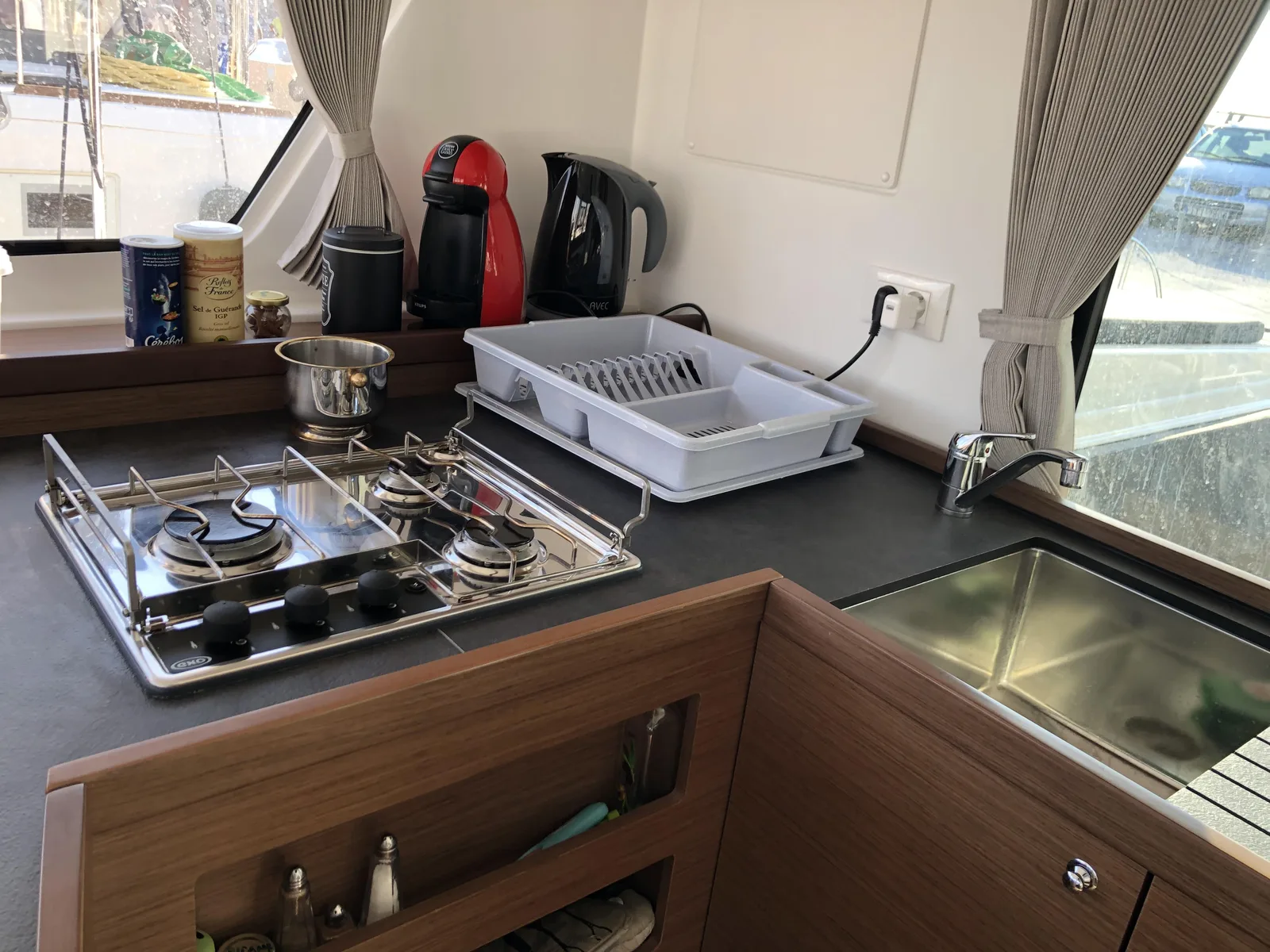 AKTIS (air condition, generator, watermaker)