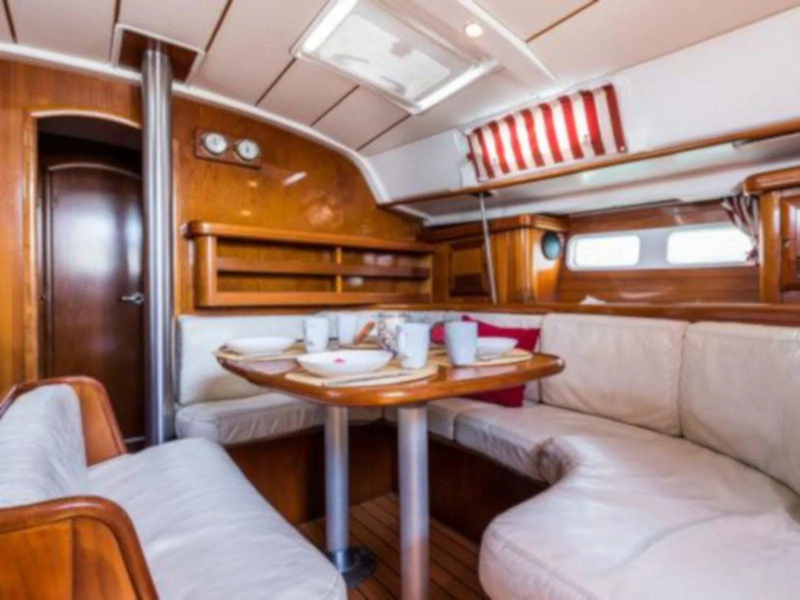 Simonetta (Bow Thruster, electric heads, Solar Panel)