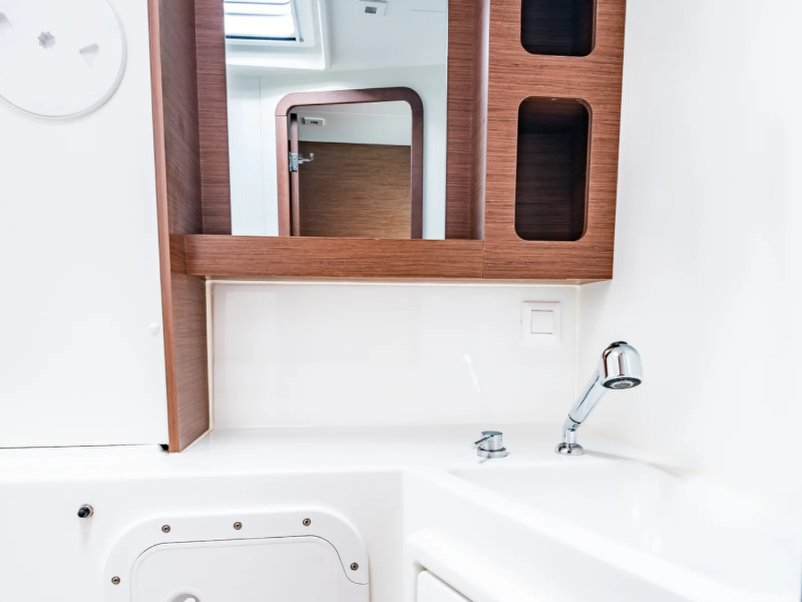 Beauty L A/C-GEN-WATER MAKER-SOLAR-ELEC.WC