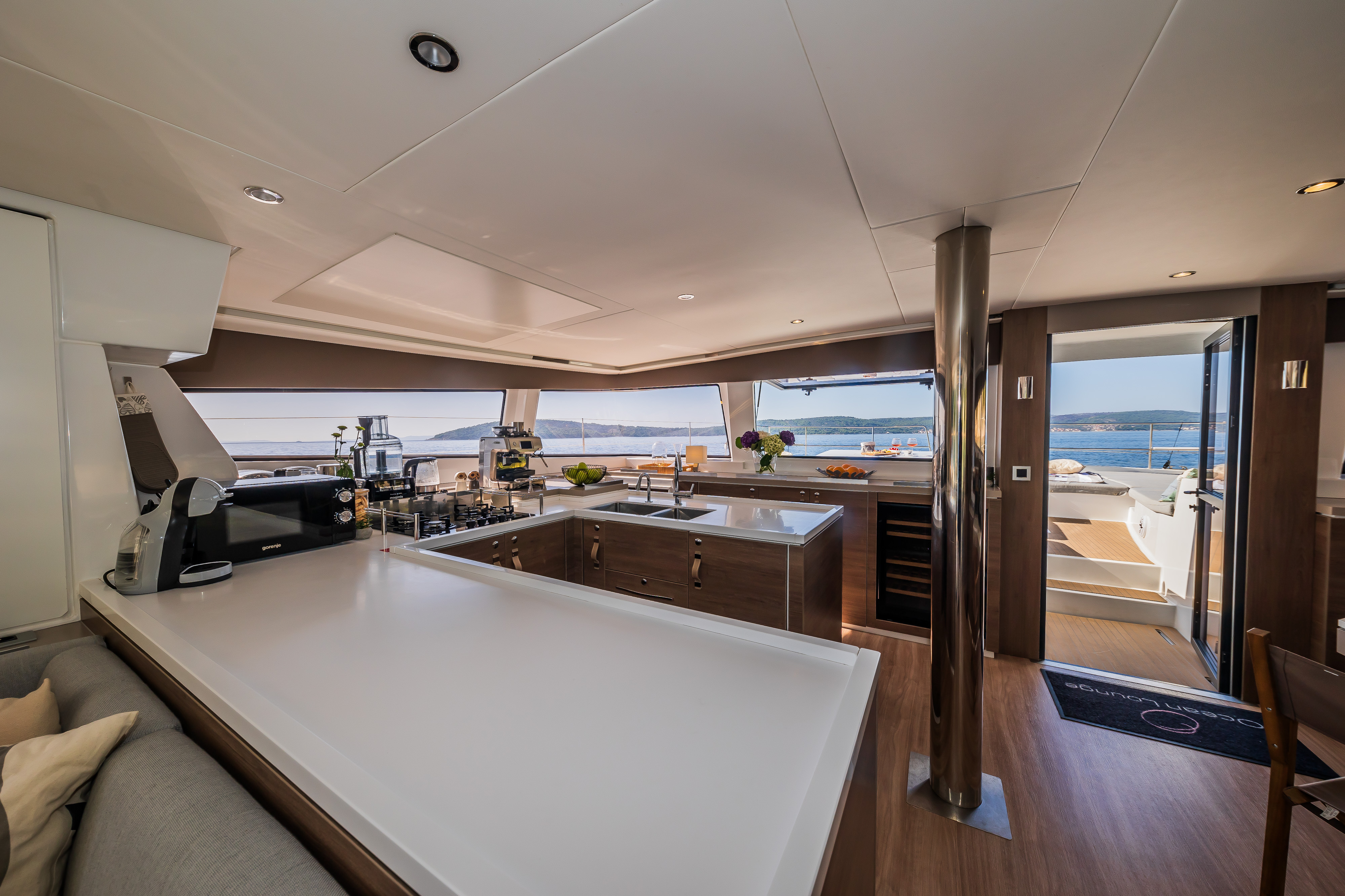 OCEAN LOUNGE
