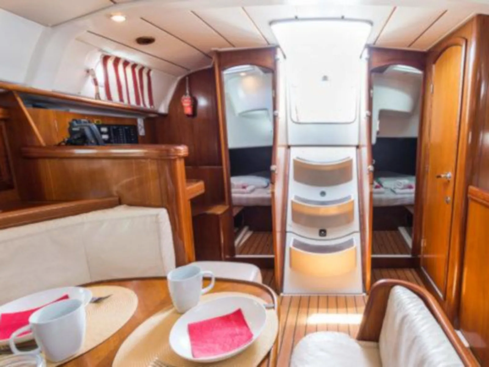 Simonetta (Bow Thruster, electric heads, Solar Panel)