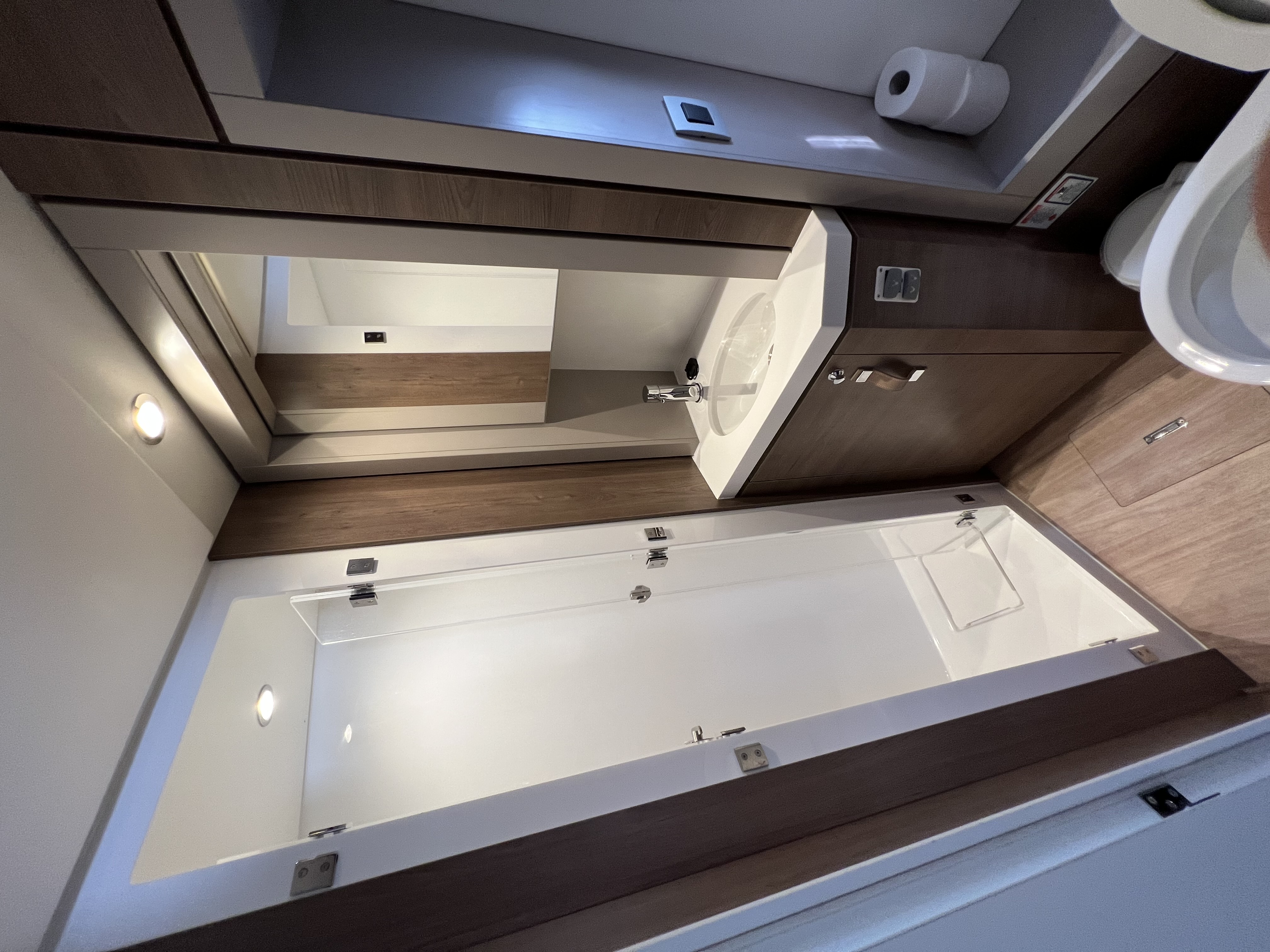 Star Velvet (A/C, Generator, Water Maker, dishwasher)