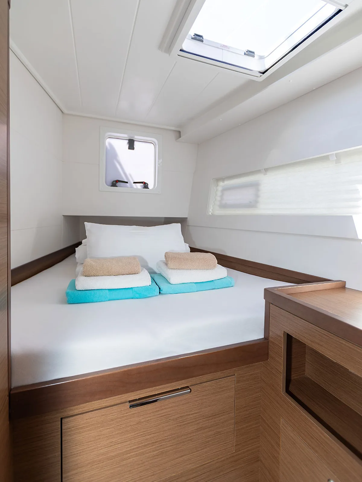 MONARCH 2020 (air condition, generator)