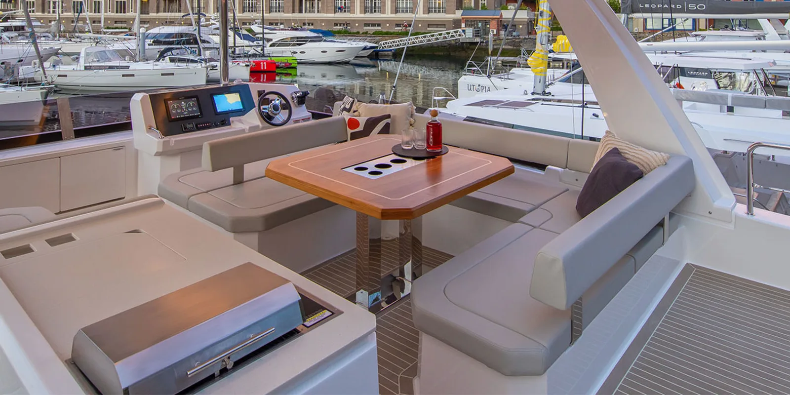 Moorings 403 PC Exclusive Plus