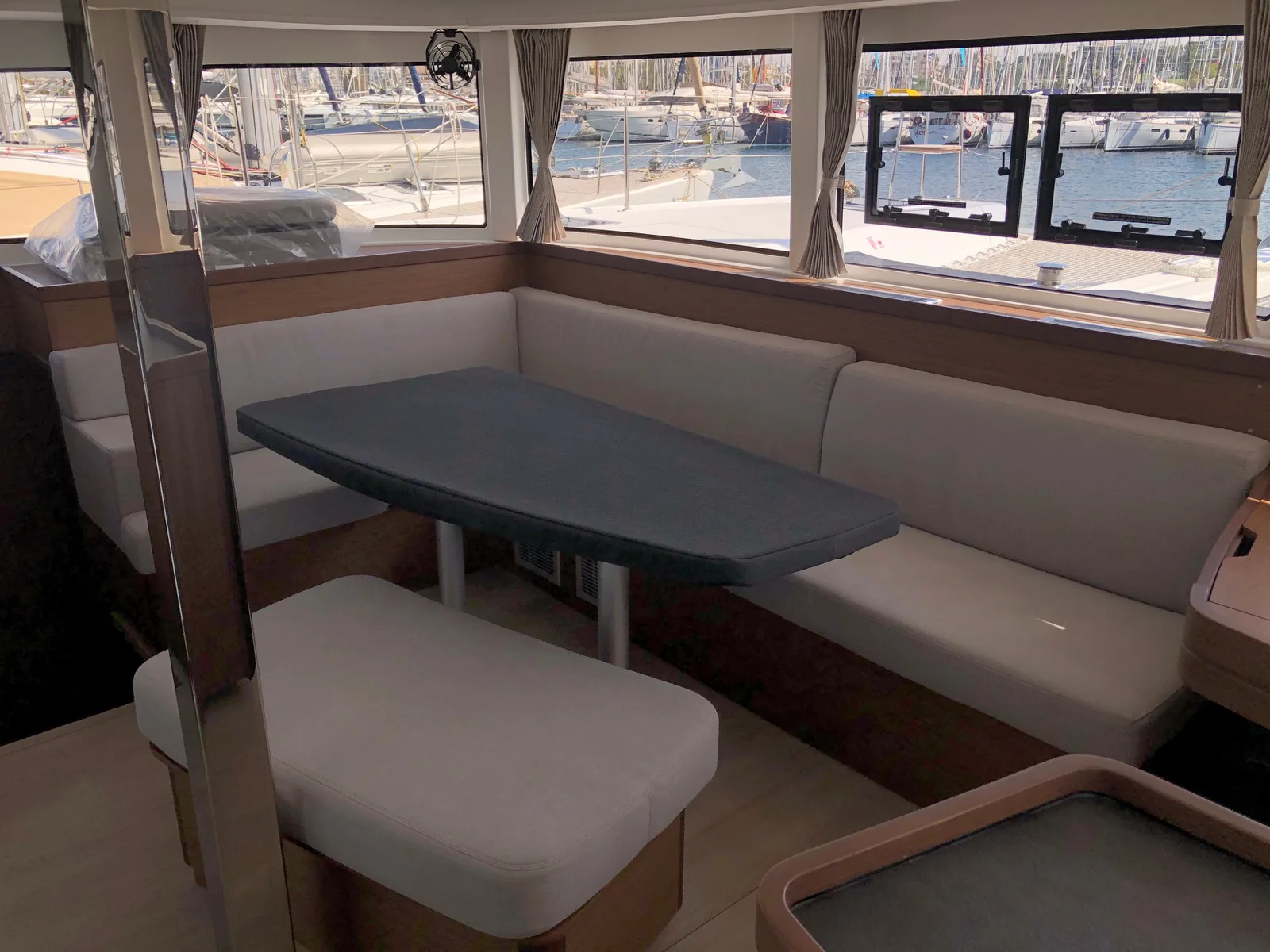 Lagoon 42 (2020) AM