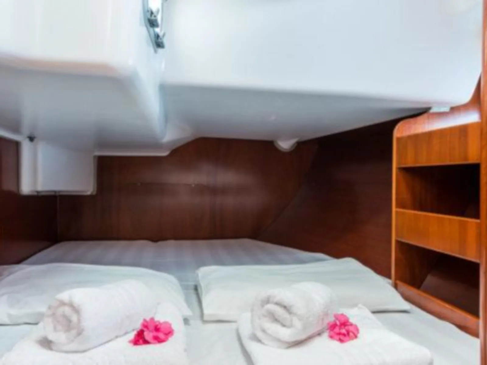 Simonetta (Bow Thruster, electric heads, Solar Panel)