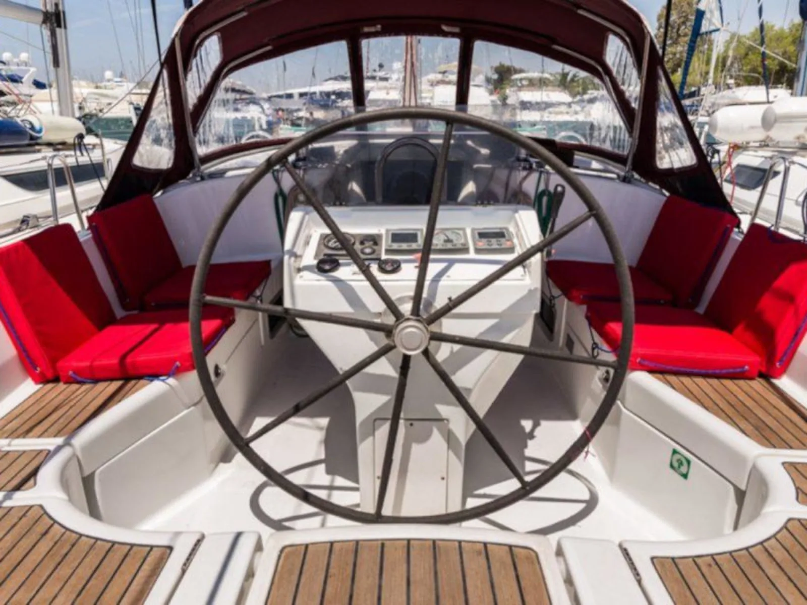 Simonetta (Bow Thruster, electric heads, Solar Panel)