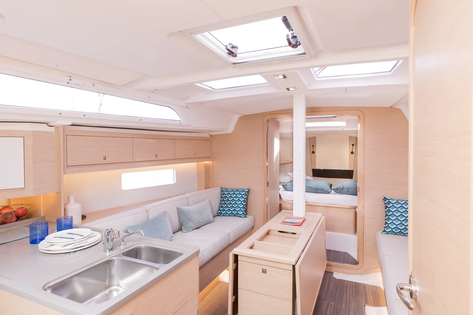 Sunsail 37.3 Premium Plus