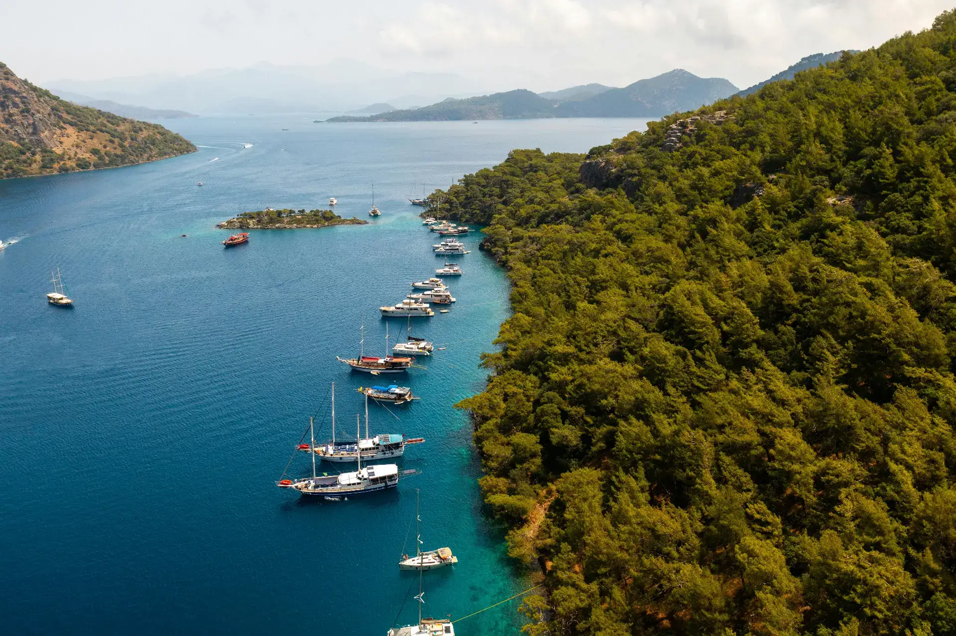 Türk Rivierası Neden Yat Kiralama İçin Bu Kadar Özel?